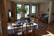 Esstisch im Wohnzimmer