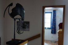 »Urvogel« im Treppenhaus