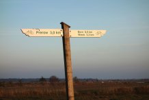 Wegweiser am Radweg nach Prerow