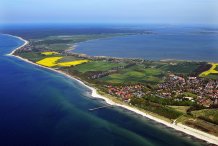 Wustrow - mit Blick nach Ahrenshoop und über den Saaler Bodden