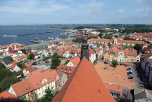 Blick vom Turm der Marienkirche in Barth auf Marktplatz und Hafen