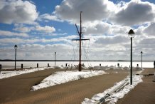 Hafen von Born im Winter