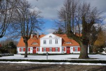 »Peterssons Hof« in Born im Winter